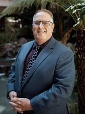 Elliot-Headshot-Homepage-scaled-min Elliot Kallen, Registered Principal off Prosperity 401(k) Advisors provides investment and retirement plan advisory services to corporations and nonprofit organizations.